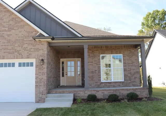 Photo 2 of Single family home for sale at 734 Southern Pine Trl, Clarksville, TN 37043 | MLS# 3185235 | Listing updated on 2026-10-09