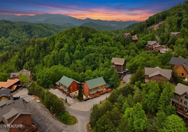 Photo 2 of Mansion for sale at 1935 Blackthorn Tr, Sevierville, TN 37876 | MLS# 3193088 | Listing updated on 2026-10-02