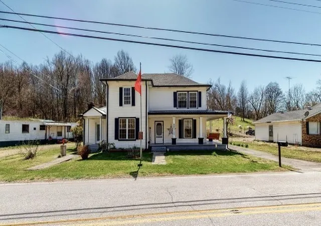 Homes for sale in Red Boiling Springs, TN | 419 E Main St, Red Boiling Springs, TN 37150 | MLS# 3185633