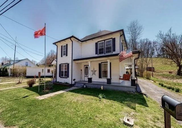 Homes for sale in Red Boiling Springs, TN | 419 E Main St, Red Boiling Springs, TN 37150 | MLS# 3185633