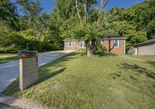 Photo 1 of Single family home for sale at 642 Hicks Rd, Nashville, TN 37221 | MLS# 3185981 | Listing updated on 2026-09-19