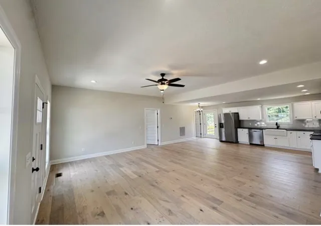 3rd image of 329 Fairview Dr, Hopkinsville, KY 42240 | MLS# 3185841