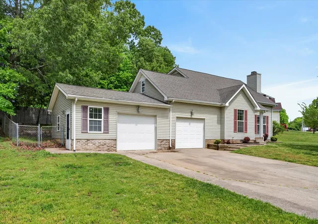 Photo 2 of Single family home for sale at 431 Cyprus Ct, Clarksville, TN 37040 | MLS# 3186141 | Listing updated on 2026-07-31