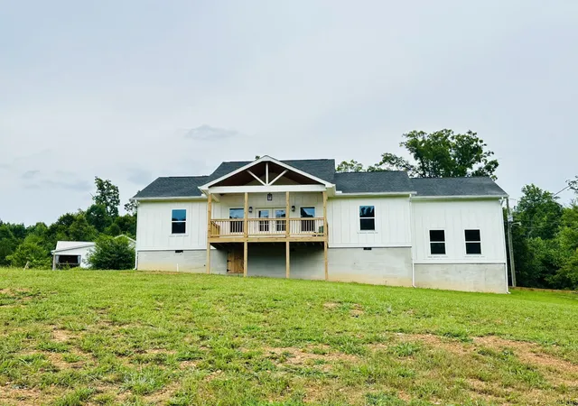Homes for sale in Trenton, GA | 133 N Knobby Road, Trenton, GA 30752 | MLS# 3186252