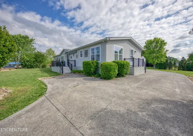 Photo 3 of Manufactured home for sale at 1112 Oakes Vista Ln, Seymour, TN 37865 | MLS# 3217285 | Listing updated on 2026-09-28