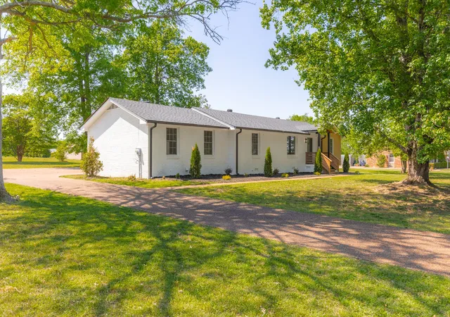 Homes for sale in Gallatin, TN | 310 Lisa Ln, Gallatin, TN 37066 | MLS# 3186680