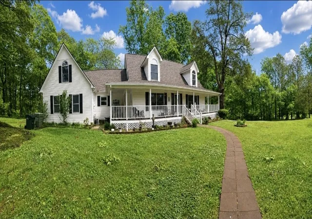 1st image of 1518 Old Waynesboro Hwy, Lawrenceburg, TN 38464 | MLS# 3186710