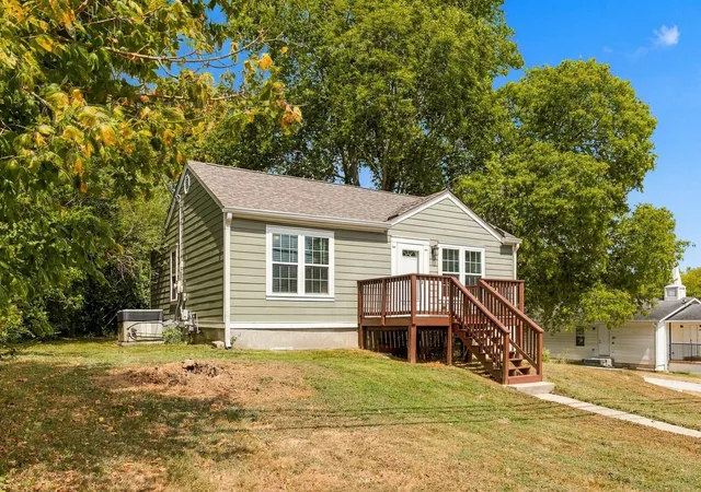 Photo 2 of Single family home for sale at 1123 Mapleash Ave, Columbia, TN 38401 | MLS# 3546632 | Listing updated on 2026-09-14