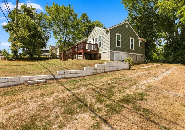 Photo 2 of Single family home for sale at 1123 Mapleash Ave, Columbia, TN 38401 | MLS# 3546632 | Listing updated on 2026-09-14