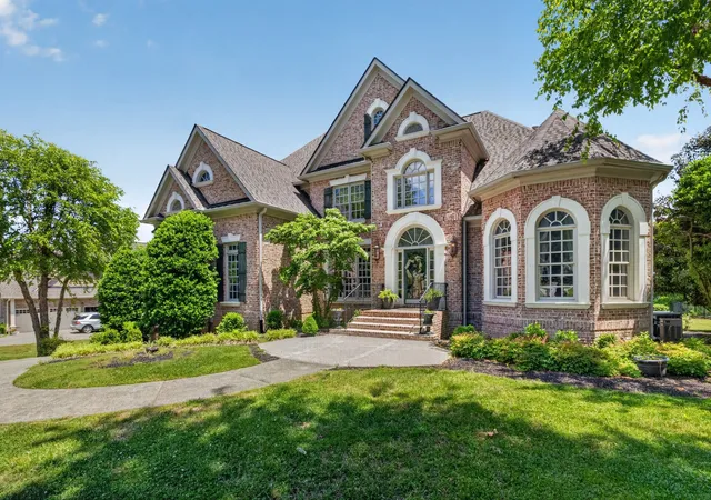 Photo 3 of Mansion for sale at 1716 Montclair Blvd, Brentwood, TN 37027 | MLS# 3190590 | Listing updated on 2026-10-06
