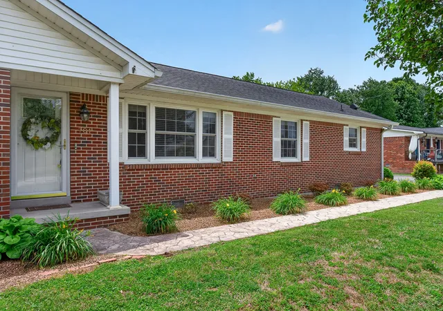 Homes for sale in Smithville, TN | 701 Cill St, Smithville, TN 37166 | MLS# 3190537