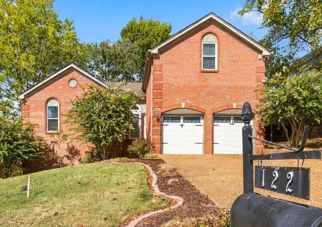 Photo 3 of Single family home for sale at 122 Mansker Park Dr, Hendersonville, TN 37075 | MLS# 3189428 | Listing updated on 2026-10-03