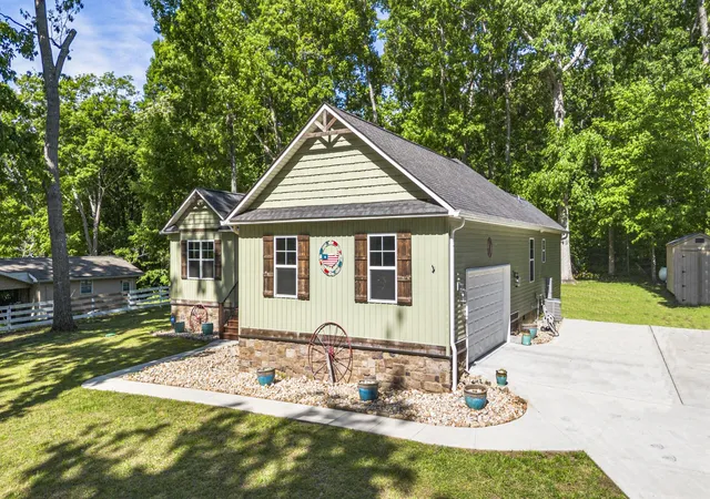 Photo 3 of Sale Pending at 330 Old Tasso Pl NE, Cleveland, TN 37312 | MLS# 3223721 | Listing updated on 2026-08-26
