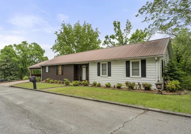 Homes for sale in Centerville, TN | 134 Murphree Ave, Centerville, TN 37033 | MLS# 3189434