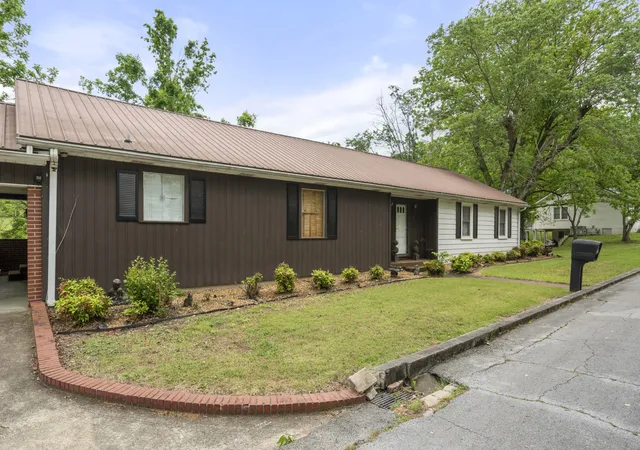 Homes for sale in Centerville, TN | 134 Murphree Ave, Centerville, TN 37033 | MLS# 3189434