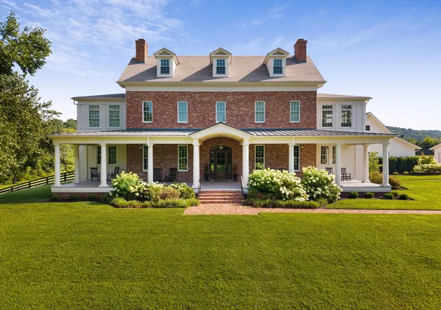 Photo 2 of Mansion for sale at 4810 Scenic Oaks Ln, Thompsons Station, TN 37179 | MLS# 3190005 | Listing updated on 2026-09-27