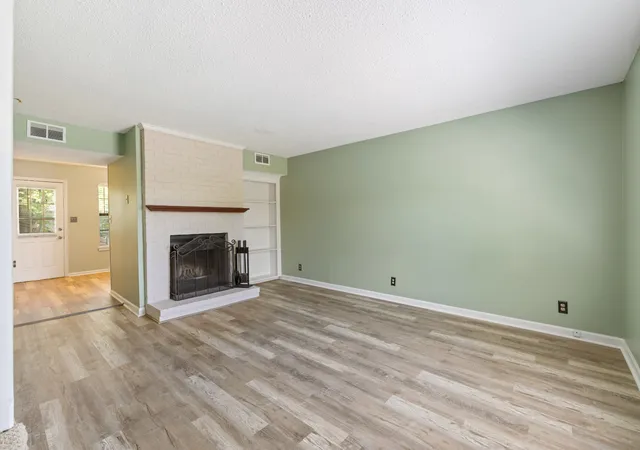 Photo 4 of Townhouse for sale at 205 Edgewood Dr, Hendersonville, TN 37075 | MLS# 3200213 | Listing updated on 2026-08-28