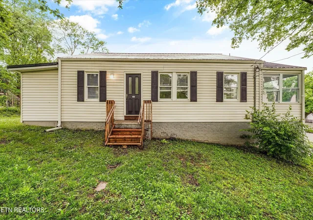 1st image of 835 E Lincoln Rd, Alcoa, TN 37701 | MLS# 3318594