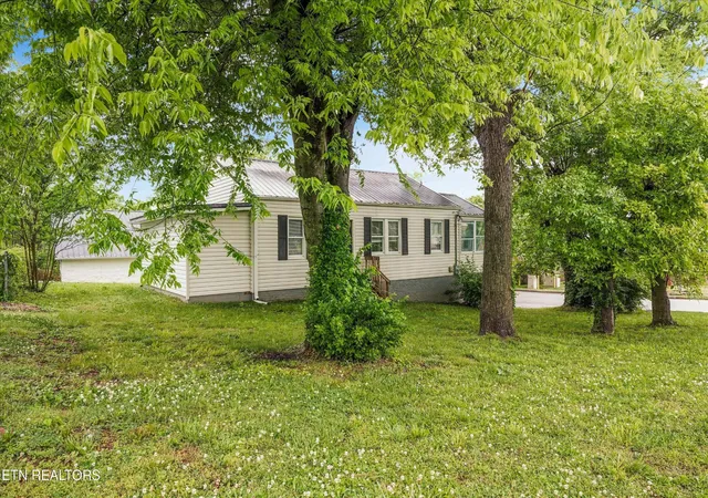 2nd image of 835 E Lincoln Rd, Alcoa, TN 37701 | MLS# 3318594