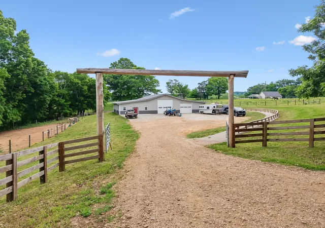 Homes for sale in Pulaski, TN | 950 Old Agnew Rd, Pulaski, TN 38478 | MLS# 3189645
