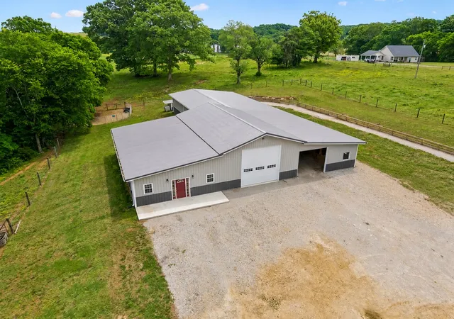 Homes for sale in Pulaski, TN | 950 Old Agnew Rd, Pulaski, TN 38478 | MLS# 3189645
