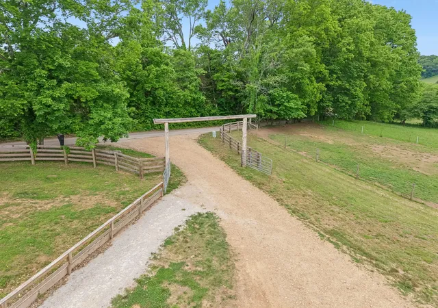 Homes for sale in Pulaski, TN | 950 Old Agnew Rd, Pulaski, TN 38478 | MLS# 3189645