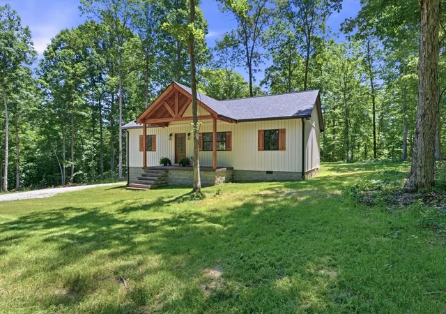 Homes for sale in Waverly, TN | 700 Hillcrest Rd, Waverly, TN 37185 | MLS# 3190017