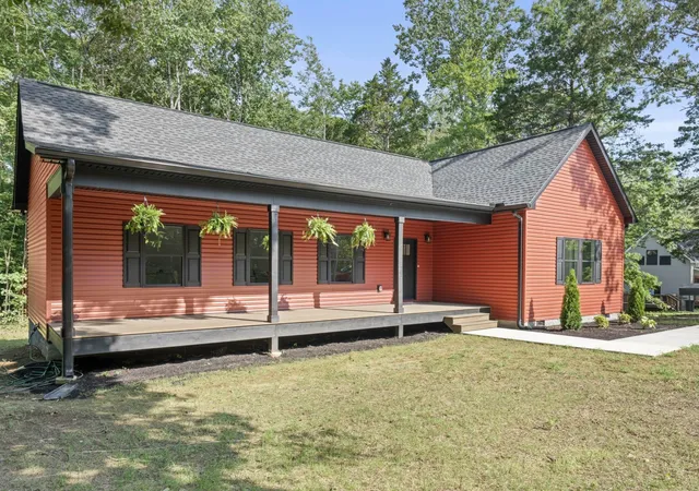 Photo 2 of Single family home for sale at 130 Deerwood Ct, Dickson, TN 37055 | MLS# 3190441 | Listing updated on 2026-09-25