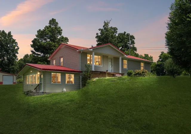 1st image of 827 Tommy Oliver Rd, Clarksville, TN 37042 | MLS# 3259657