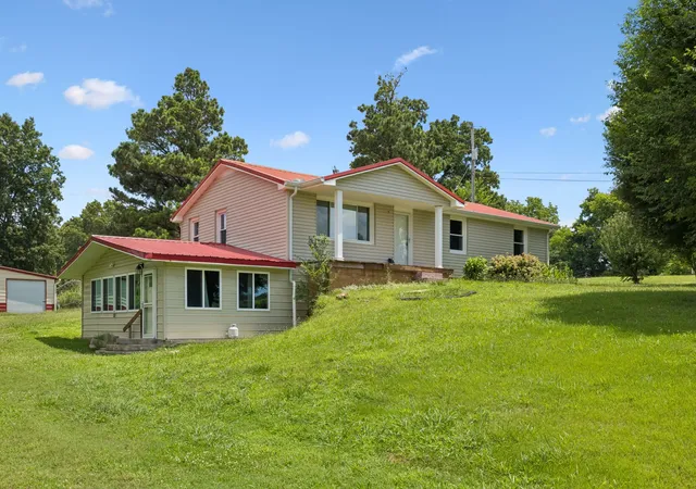 3rd image of 827 Tommy Oliver Rd, Clarksville, TN 37042 | MLS# 3259657