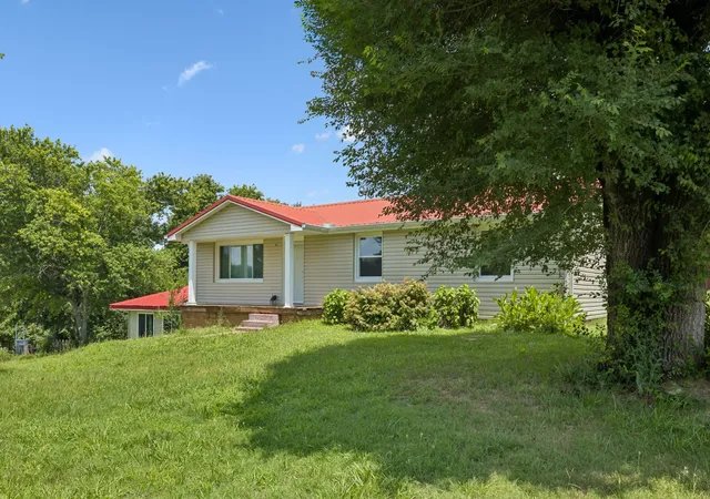 4th image of 827 Tommy Oliver Rd, Clarksville, TN 37042 | MLS# 3259657
