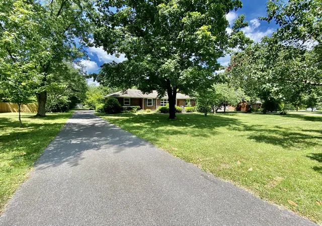 1st image of 865 Bresslyn Rd, Nashville, TN 37205 | MLS# 3189865