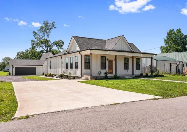 Homes for sale in Summertown, TN | 107 Shady St, Summertown, TN 38483 | MLS# 3229779
