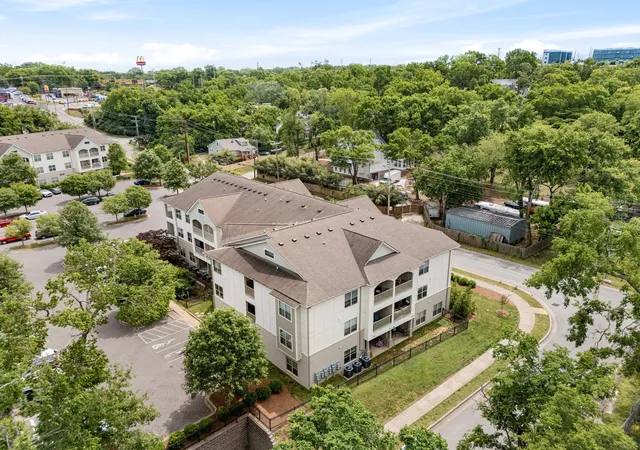 Listing Photo 2 - Condo for sale in building located at 414 Rosedale Ave, Nashville, TN 37211 - Unit #310