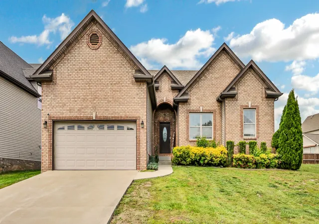 Homes for sale in Clarksville, TN | 2428 Senseney Dr, Clarksville, TN 37042 | MLS# 3190169