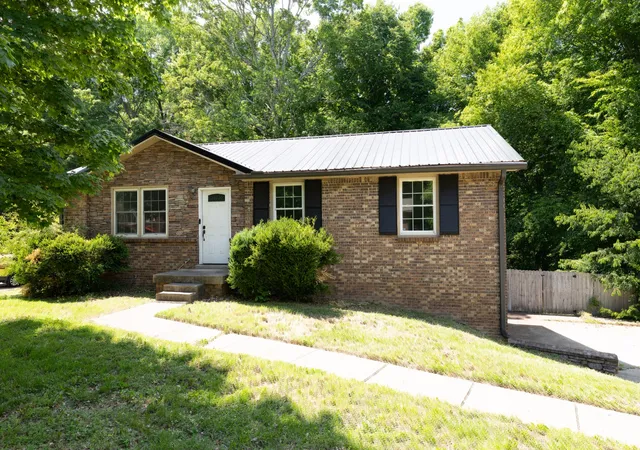 Photo 1 of Single family home for sale at 2733 Turner Ln, Clarksville, TN 37040 | MLS# 3190254 | Listing updated on 2026-07-01