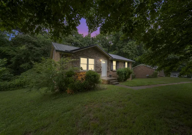 Photo 2 of Single family home for sale at 2733 Turner Ln, Clarksville, TN 37040 | MLS# 3190254 | Listing updated on 2026-07-01