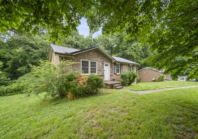 Photo 3 of Single family home for sale at 2733 Turner Ln, Clarksville, TN 37040 | MLS# 3190254 | Listing updated on 2026-07-01