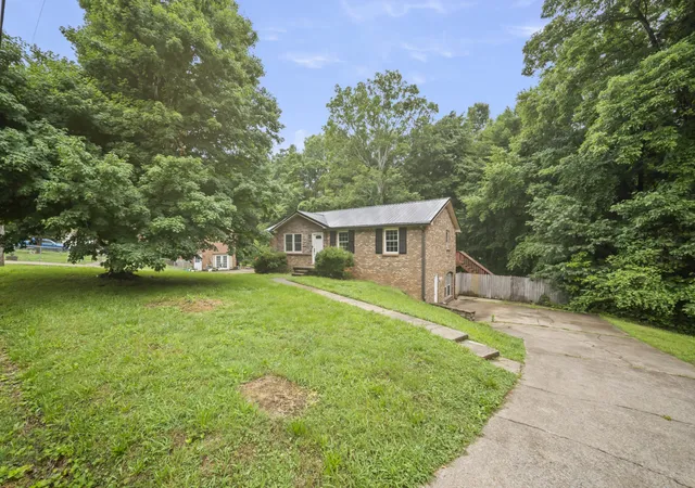 Photo 3 of Single family home for sale at 2733 Turner Ln, Clarksville, TN 37040 | MLS# 3190254 | Listing updated on 2026-07-01