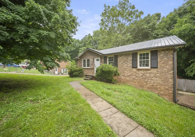 Photo 4 of Single family home for sale at 2733 Turner Ln, Clarksville, TN 37040 | MLS# 3190254 | Listing updated on 2026-07-01