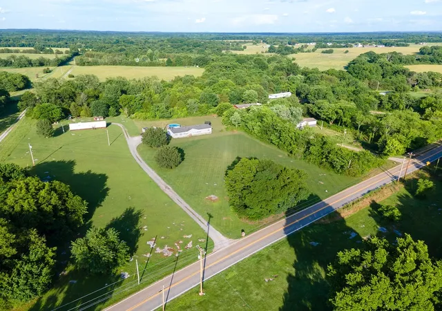 Photo 1 of Manufactured home for sale at 2861 Verona Caney Rd, Lewisburg, TN 37091 | MLS# 3226467 | Listing updated on 2026-08-27