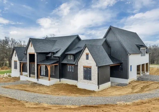 1st image of 2388 Darks Mill Rd, Columbia, TN 38401 | MLS# 3192976