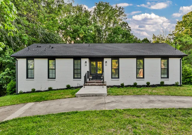 2nd image of 351 Hampshire Dr, Clarksville, TN 37043 | MLS# 3190390