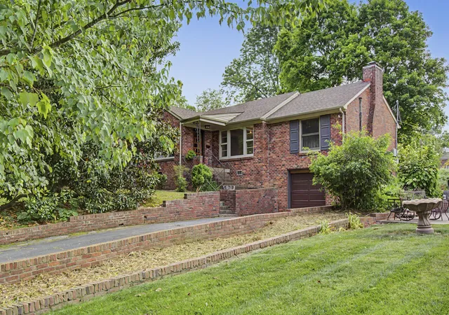 Photo 1 of Single family home for sale at 208 Trahern Ln, Clarksville, TN 37040 | MLS# 3211762 | Listing updated on 2026-10-02