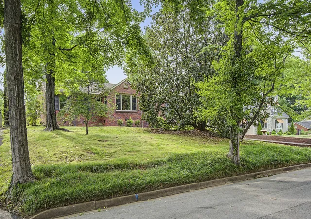 Photo 2 of Single family home for sale at 208 Trahern Ln, Clarksville, TN 37040 | MLS# 3211762 | Listing updated on 2026-10-02