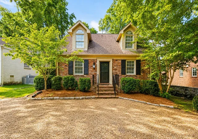 Photo 1 of Sale Pending at 118b Blackburn Ave, Nashville, TN 37205 | MLS# 3190372 | Listing updated on 2026-09-05