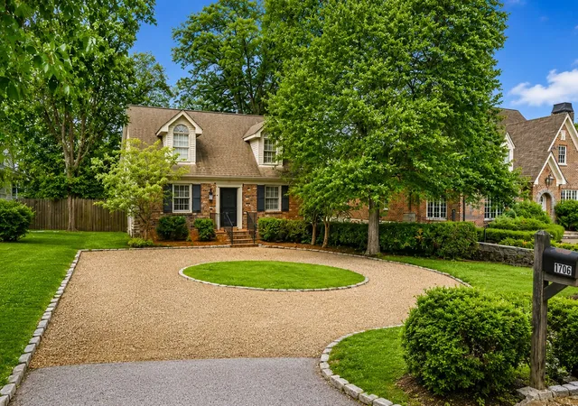 Photo 2 of Sale Pending at 118b Blackburn Ave, Nashville, TN 37205 | MLS# 3190372 | Listing updated on 2026-09-05