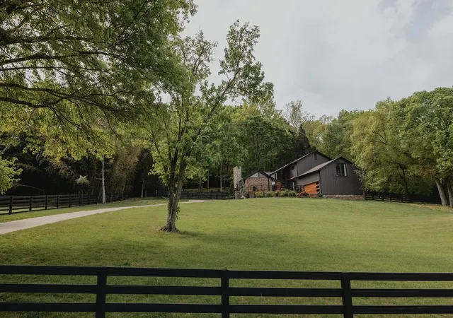Photo 3 of Single family home for sale at 1003 Perkins Ln, Franklin, TN 37069 | MLS# 3191169 | Listing updated on 2026-08-31
