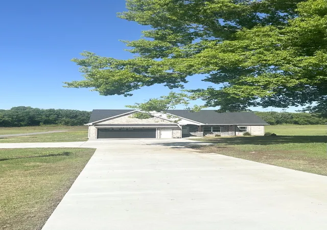 Photo 2 of Single family home for sale at 2220 Highway 141 N, Hartsville, TN 37074 | MLS# 3193023 | Listing updated on 2026-09-23
