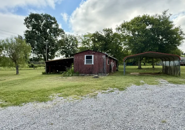Photo 3 of Single family home for sale at 1408 Holly Grv Rd, Lewisburg, TN 37091 | MLS# 3190796 | Listing updated on 2026-08-18